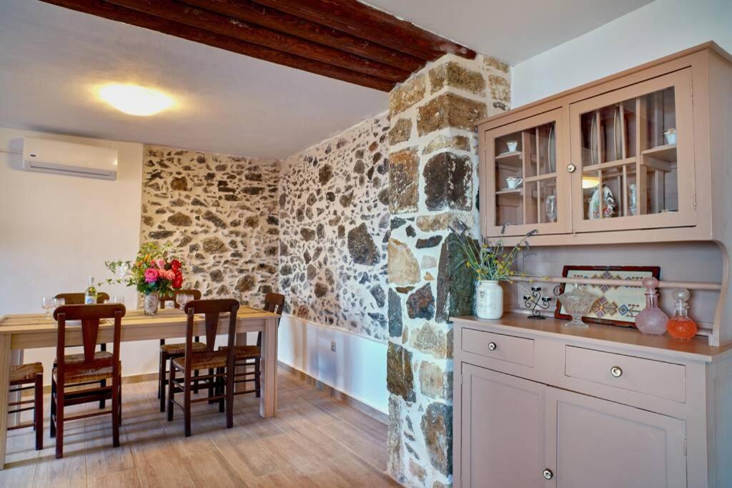 Maria'S Cozy Stonehouse Villa Kerames Esterno foto