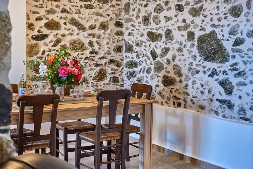 Maria'S Cozy Stonehouse Villa Kerames Esterno foto