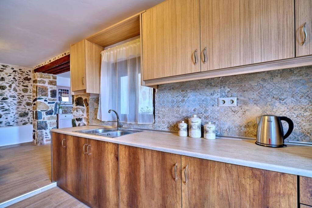 Maria'S Cozy Stonehouse Villa Kerames Esterno foto