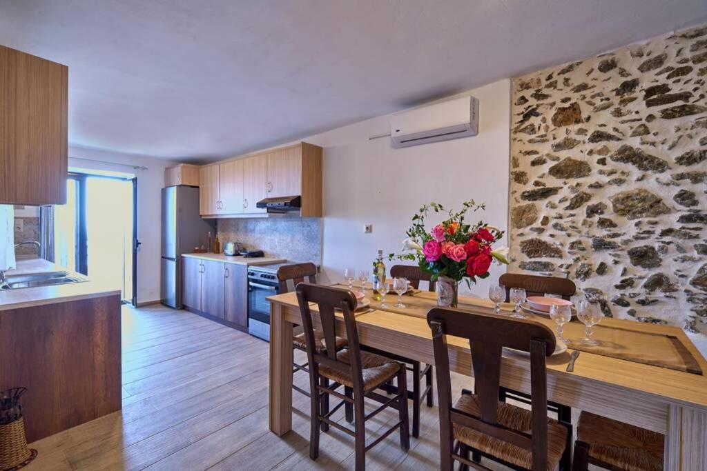 Maria'S Cozy Stonehouse Villa Kerames Esterno foto